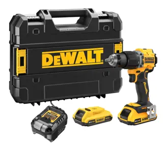 Un set de taladro inalámbrico DEWALT, que incluye un taladro inalámbrico amarillo y negro, dos baterías recargables, un cargador de baterías y un estuche de transporte negro resistente con el logotipo DEWALT.