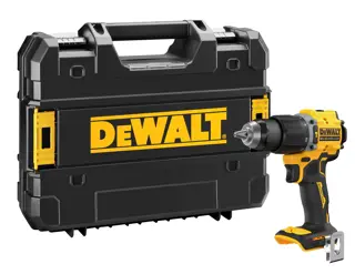 Un taladro inalámbrico DEWALT con un estuche de transporte rígido negro y amarillo. El taladro está colocado junto al estuche, que muestra el logotipo DEWALT de forma destacada en amarillo.