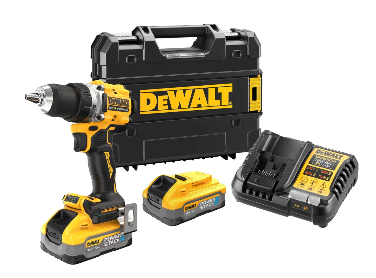 Un set de taladro inalámbrico DEWALT que incluye un taladro amarillo y negro, dos baterías, un cargador de batería y un maletín rígido con la marca DEWALT.