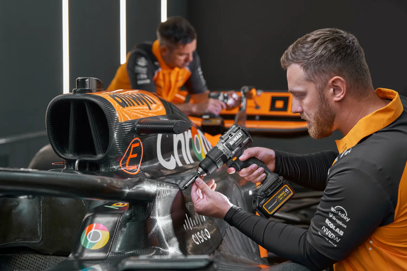 Taladro Percutor McLaren sin escobillas XR 18V 13mm 90Nm con 2 baterías Li-Ion 4Ah y maletín TSTAK
