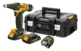 Kit de herramienta eléctrica inalámbrica DEWALT que incluye un taladro de 18V, dos baterías, un cargador y una caja de transporte negra y amarilla.