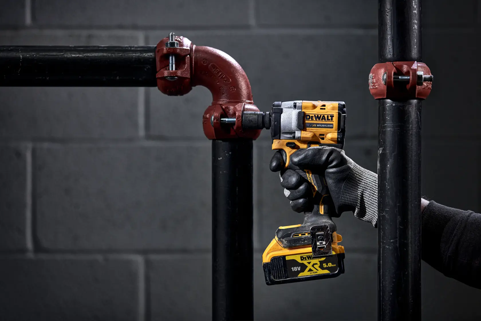 Llave Impacto sin escobillas XR 18V 1/2“ con 2 baterías Li-Ion 5Ah