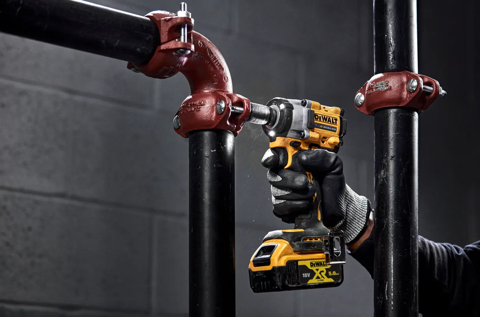 Llave Impacto sin escobillas XR 18V 1/2“ con 2 baterías Li-Ion 5Ah