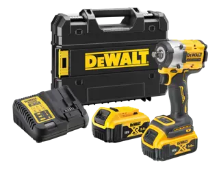 Logotipo de DEWALT en letras negras y audaces centrado sobre un fondo blanco.