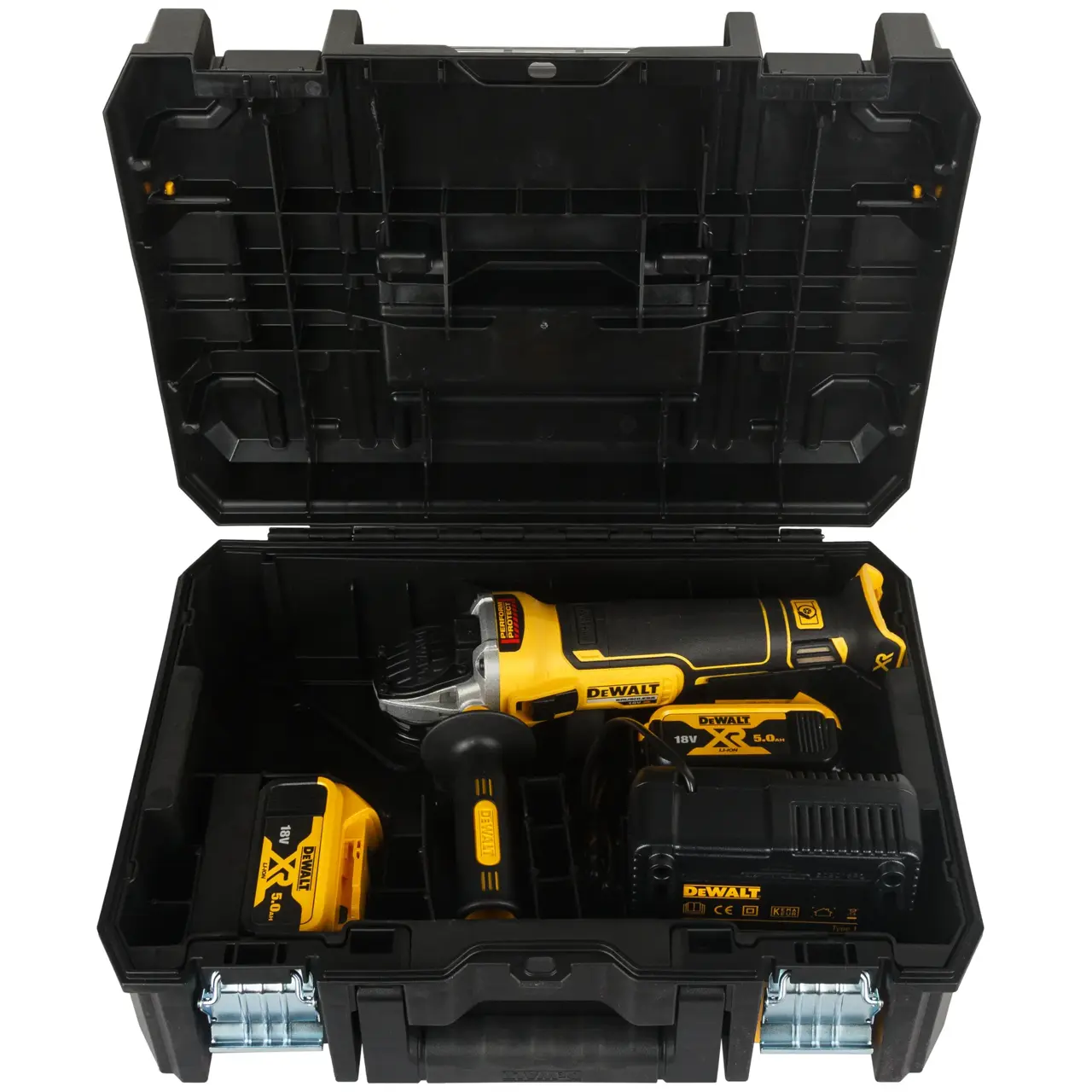 Logotipo de DEWALT en letras negras y audaces centrado sobre un fondo blanco.