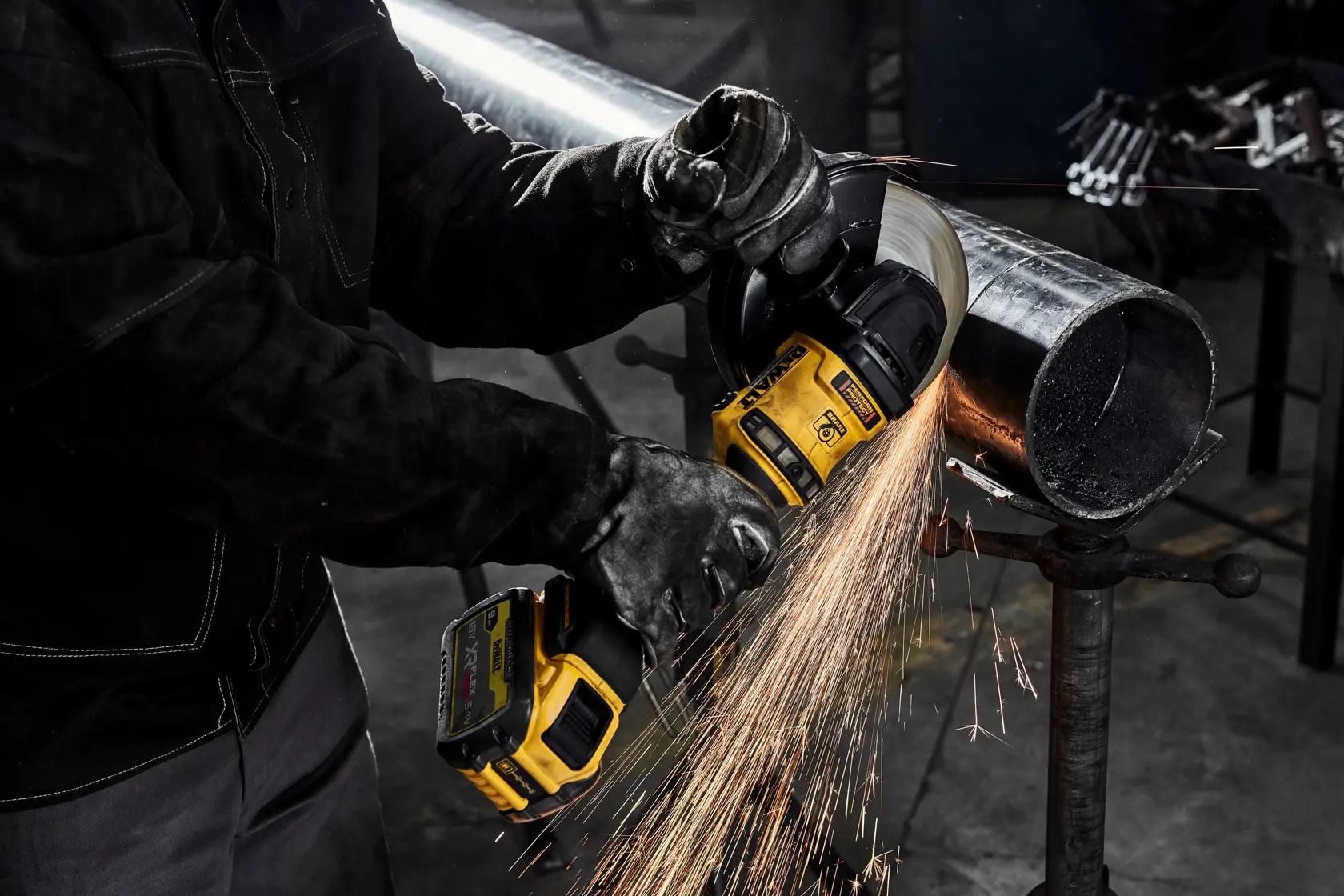 Amoladora sin escobillas XR FLEXVOLT 54V 180mm sin cargador/batería
