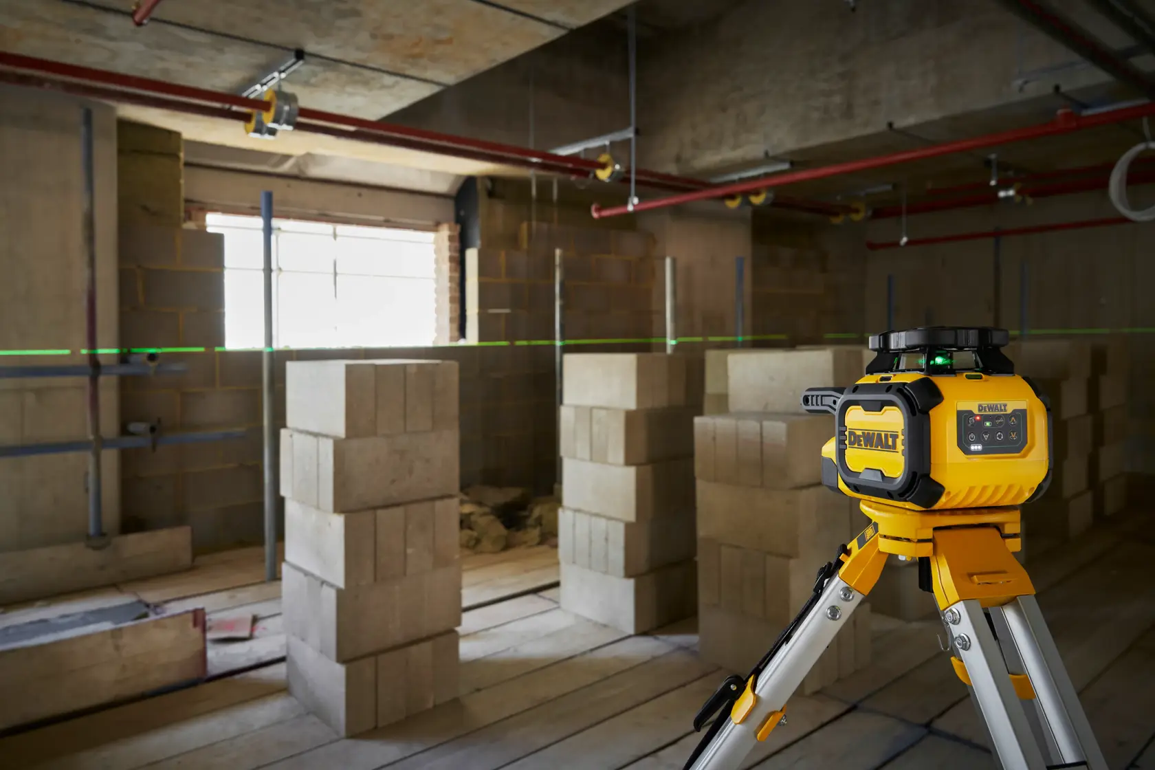 DEWALT DCLE15221G-QW, DCLE15221G láser de línea verde en trípode para fotografía en construcción.