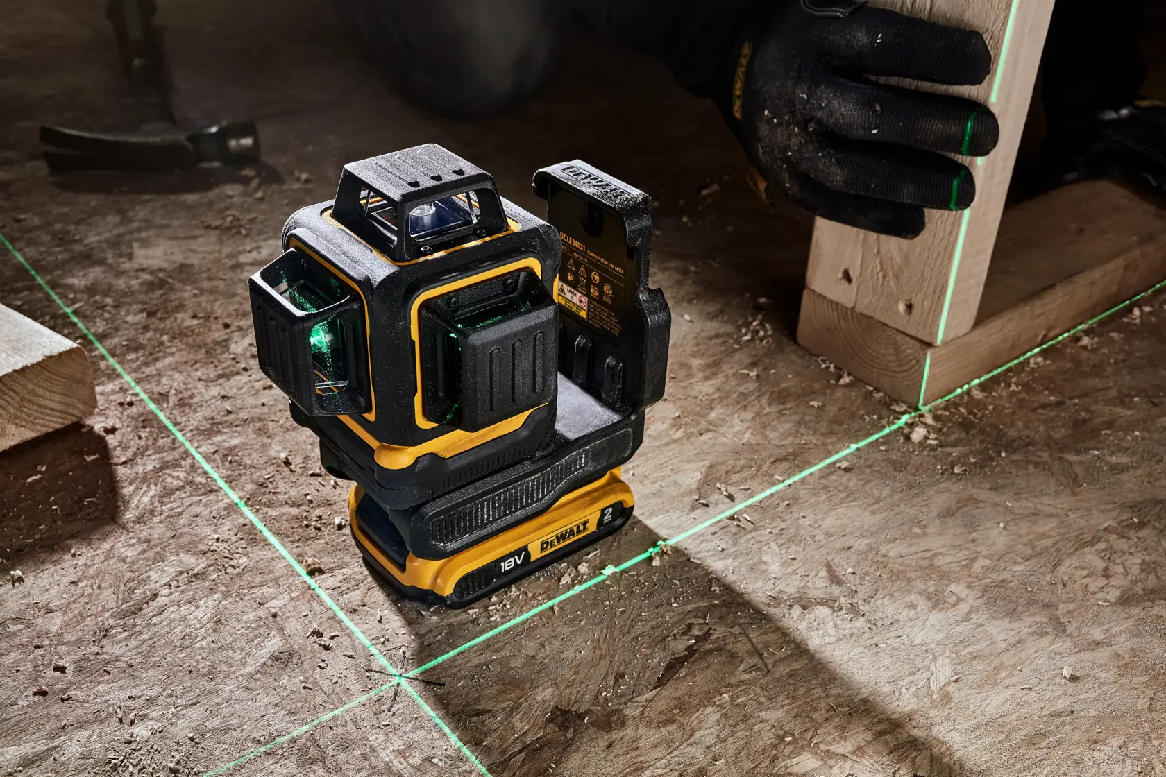 Nivel láser autonivelante VERDE de 3 líneas 360° con batería 18V Li-Ion 2Ah