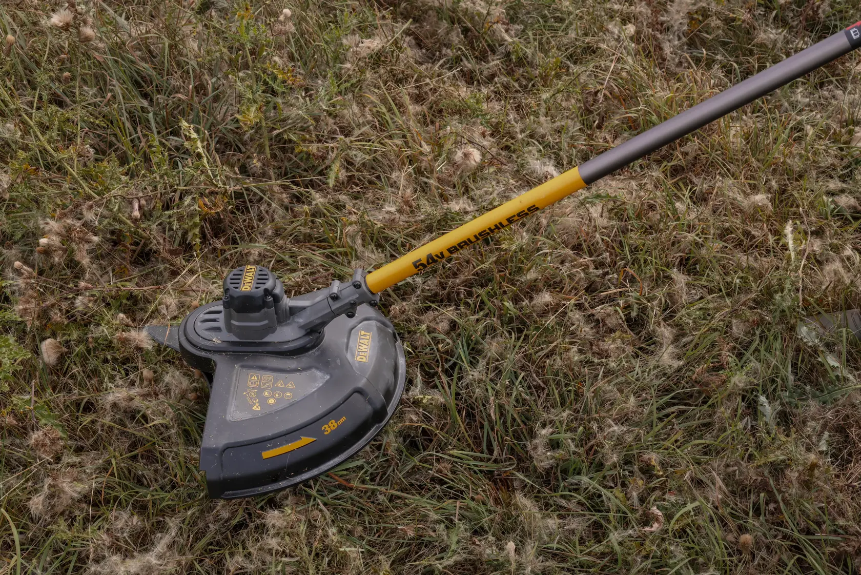 Desbrozadora sin escobillas XR FLEXVOLT con 1 batería 54V/18V Li-Ion 9Ah 38cm