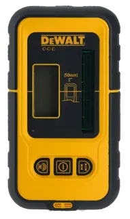 Vista frontal de un detector de láser DEWALT, modelo DE0892G, utilizado en fotografía y construcción para detectar líneas láser verdes. El dispositivo es principalmente amarillo con detalles en negro y tiene una pantalla digital, luces indicadoras y botones de control.