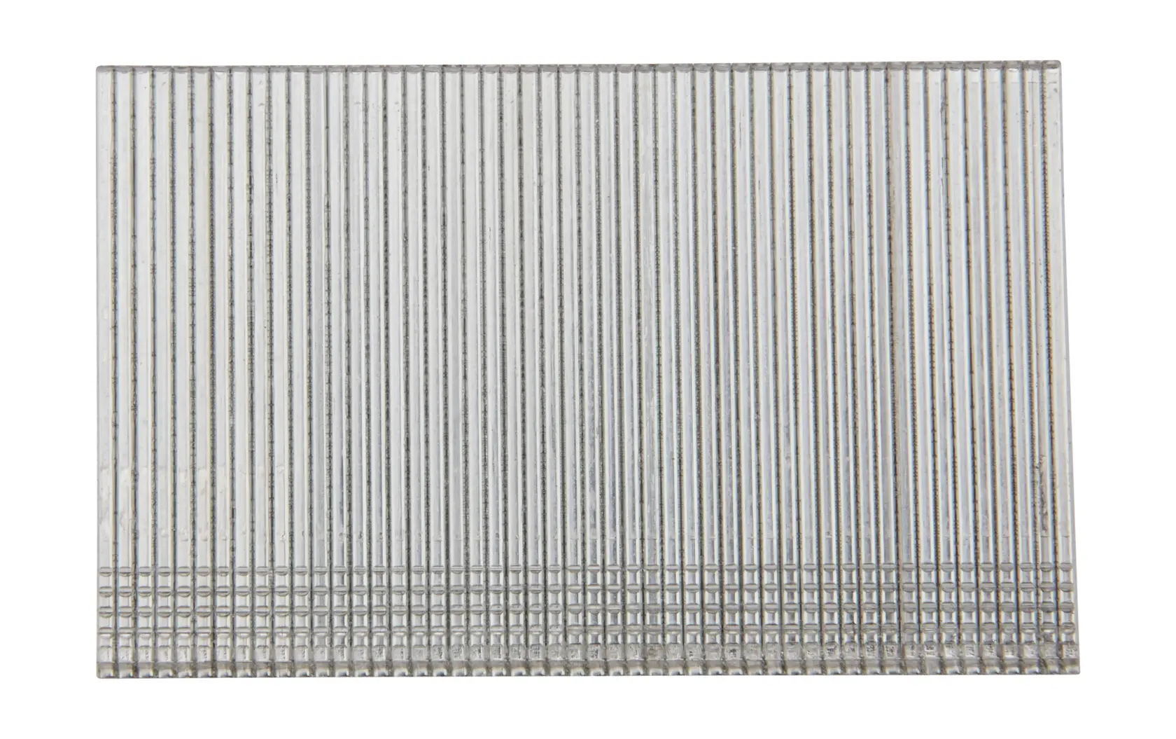 Paquete de clavos de acabado plateados en tira rectangular, apto para pistolas de clavos.