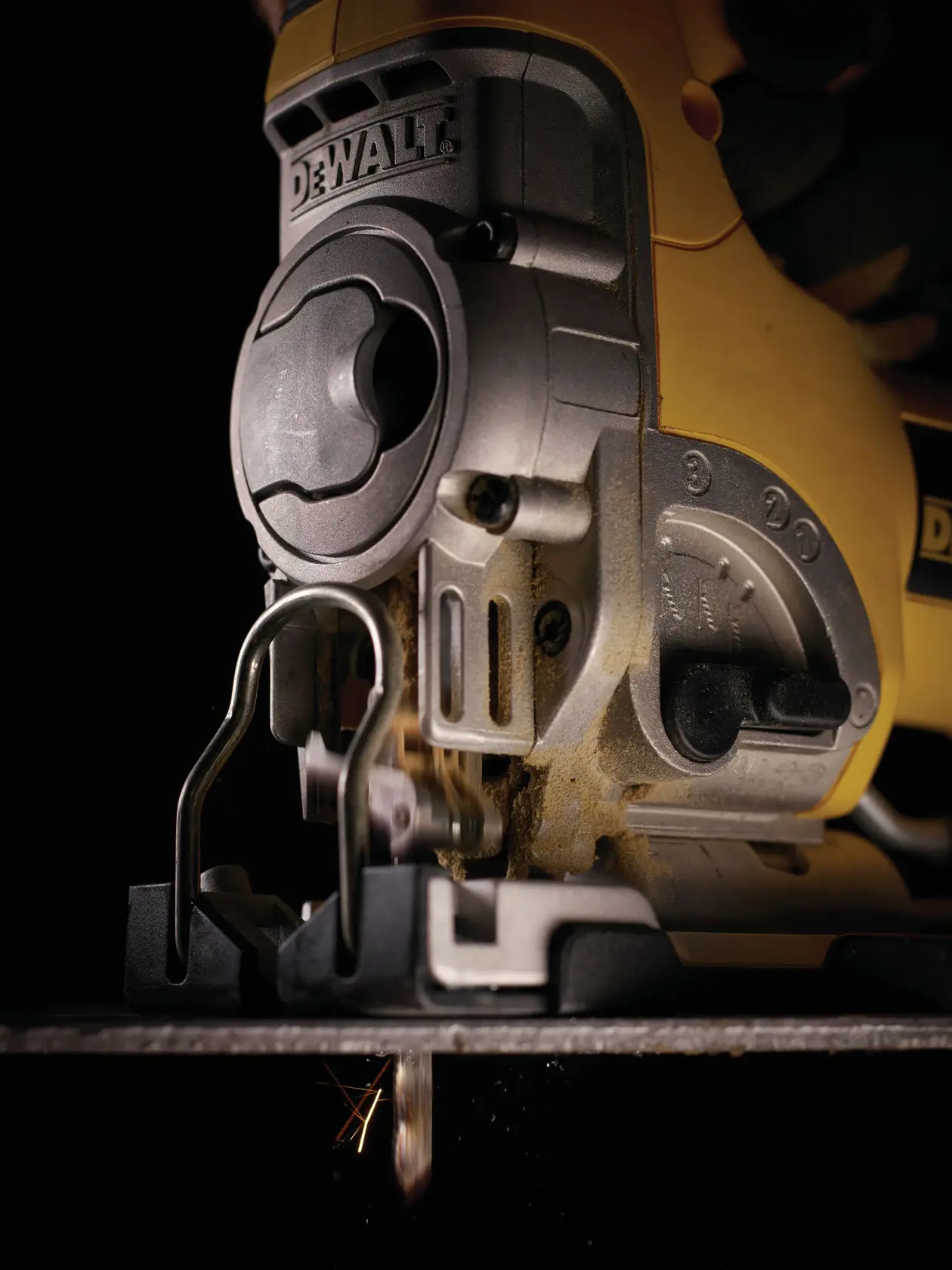 Foto primer plano sierra caladora DEWALT, detalles visibles, SKUs DT2161, DT2161-QZ, categoría Fotografía.
