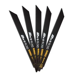 Logotipo de DEWALT en letras negras y audaces centrado sobre un fondo blanco.