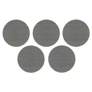 Logotipo de DEWALT en letras negras y audaces centrado sobre un fondo blanco.
