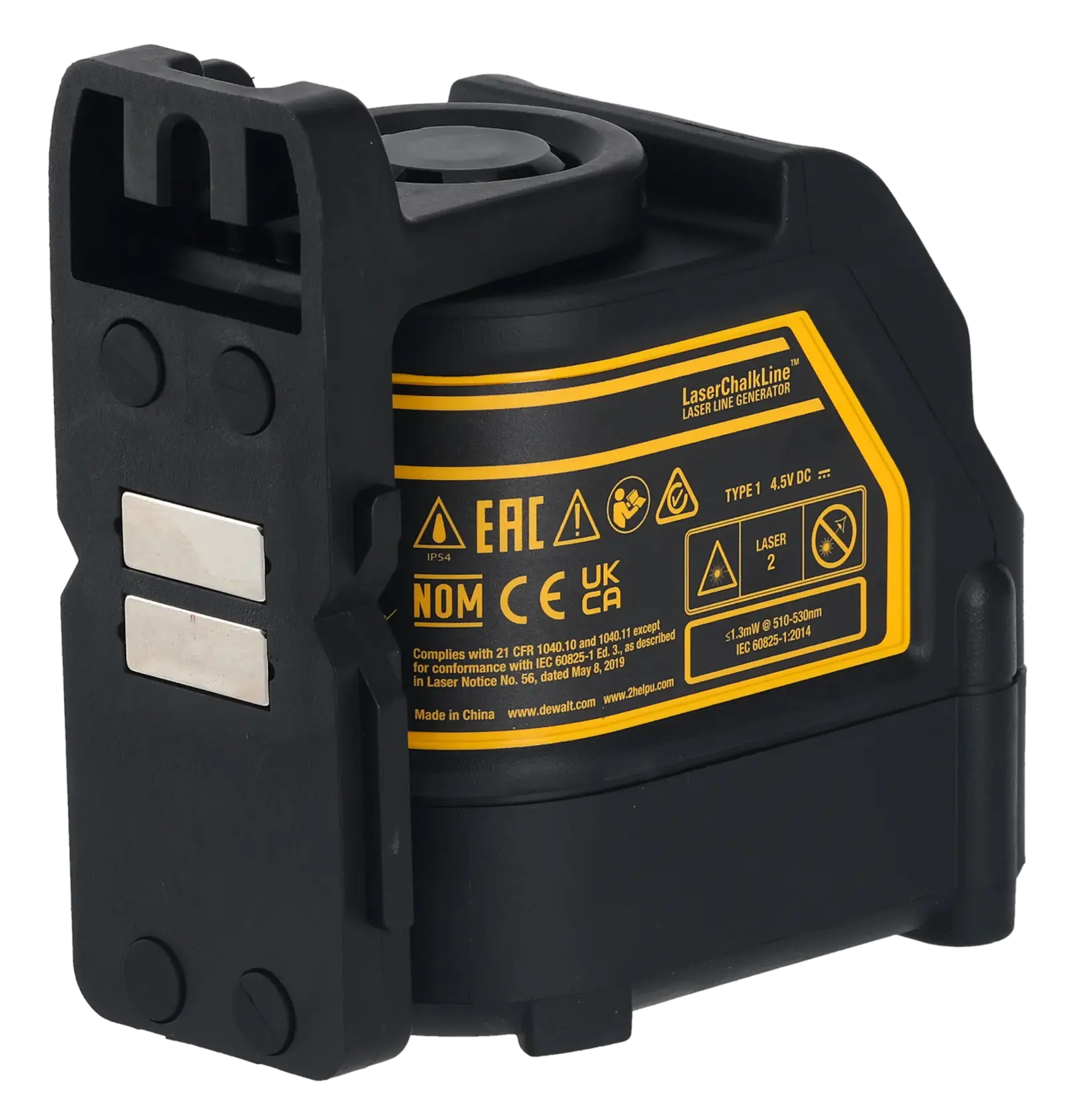 Un generador de línea láser DEWALT DW088CG de color negro y amarillo, mostrado con etiquetas de advertencia y cumplimiento. El dispositivo tiene una carcasa negra robusta y dos tiras metálicas en el lateral.