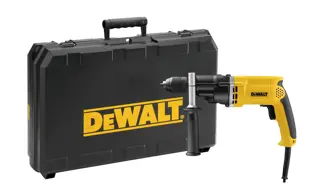 Taladro DEWALT con mango lateral y estuche negro con logo amarillo.