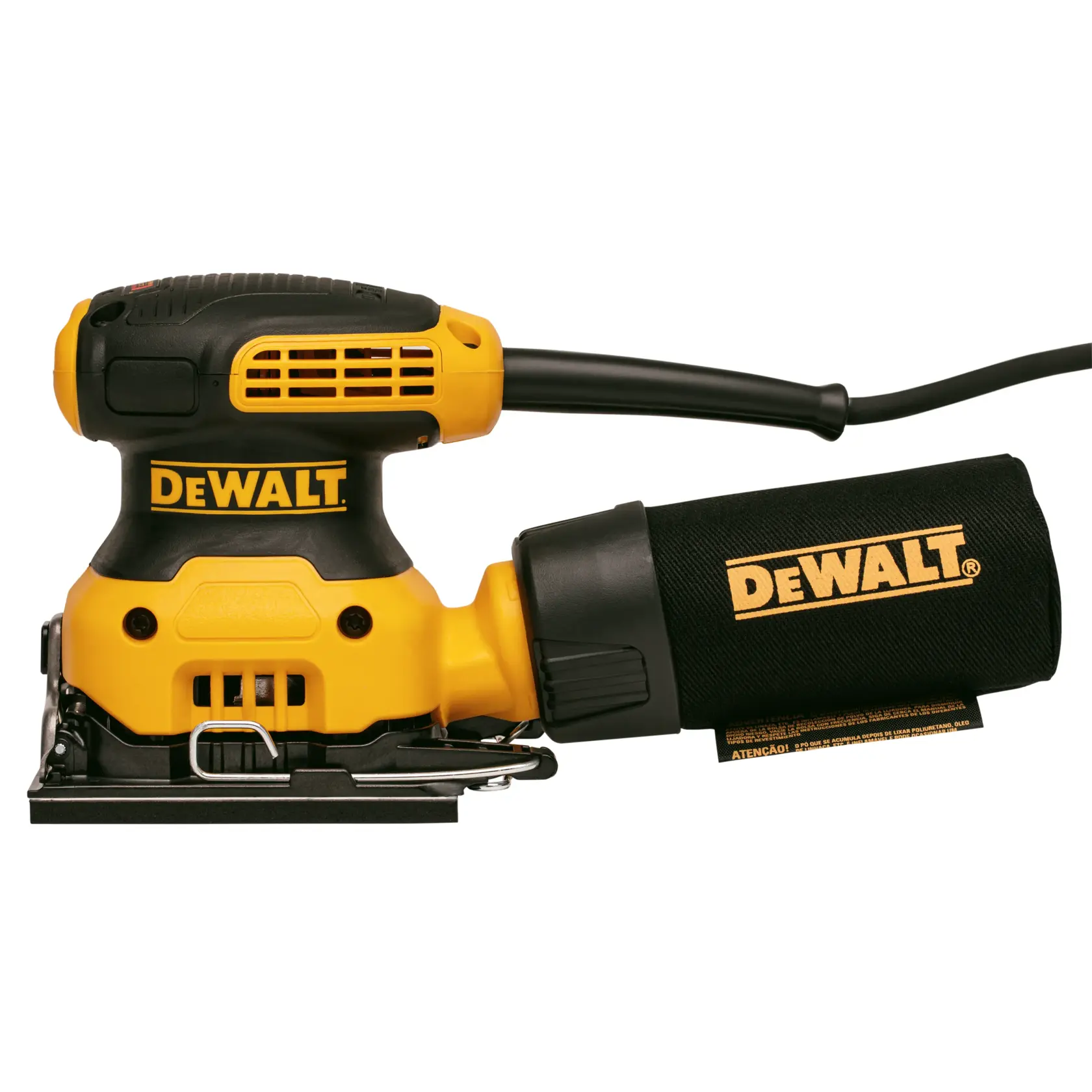 Vista de primer plano de una lijadora eléctrica DEWALT amarilla y negra con cable, diseñada para lijar superficies. La herramienta tiene un puerto de extracción de polvo y clips metálicos para sujetar el papel de lija.