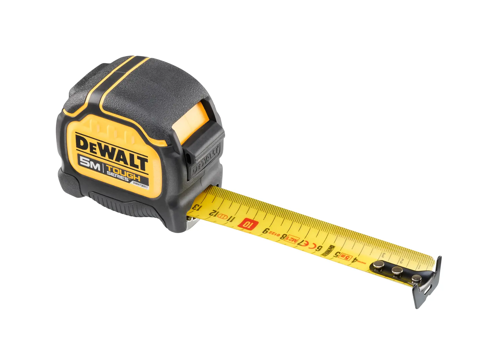 Cinta métrica DEWALT de 5 metros con hoja amarilla y carcasa negra, extendida sobre fondo blanco.