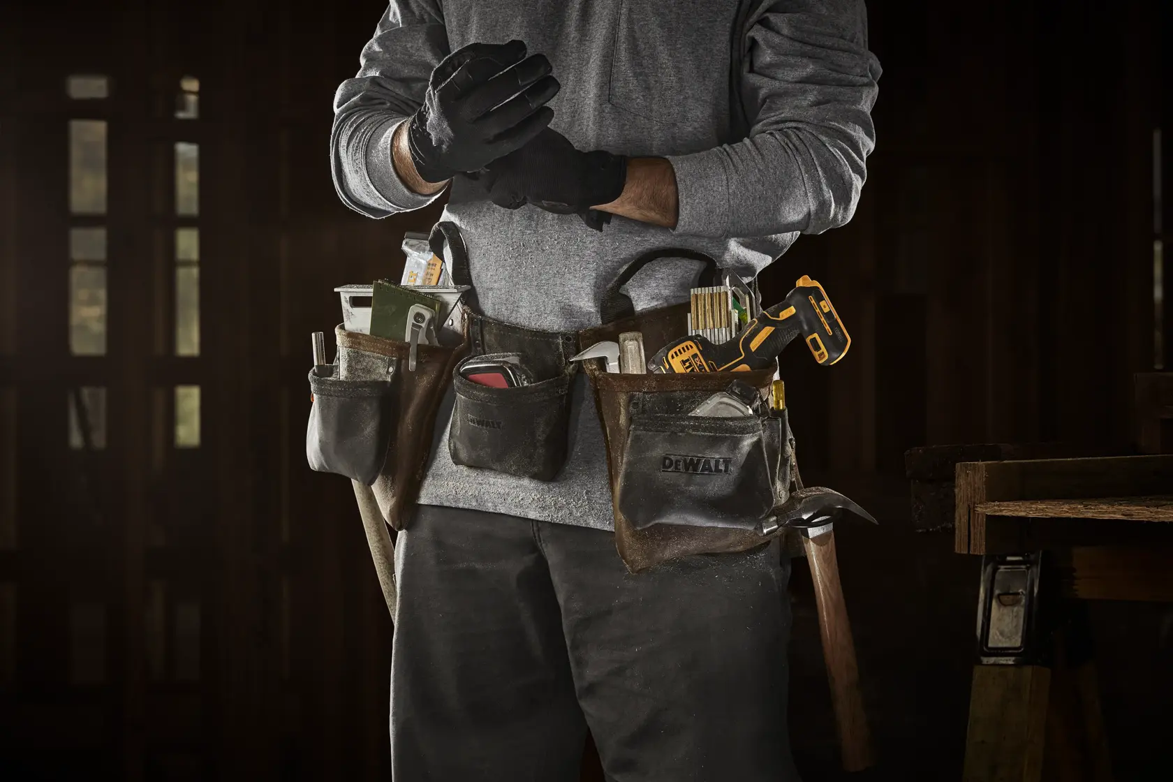 Delantal portaherramientas en cuero DEWALT® PRO