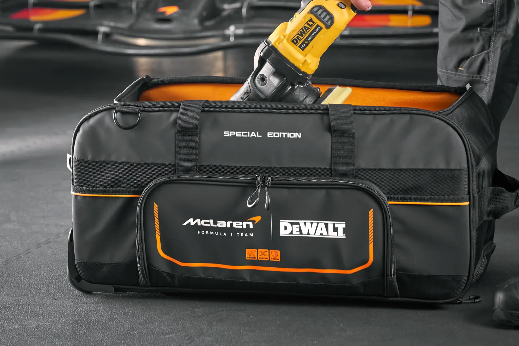 Bolsa larga con ruedas edición McLaren